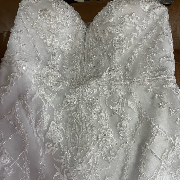 David’s Bridal Beaded Scroll & Lace Mermaid Wedding Dress - Picture 7 of 9